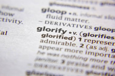 Sözlükte Yüceltme sözcüğü veya tümceciği.