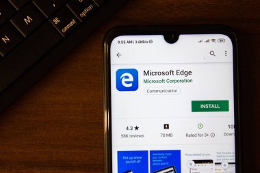 Ivanovsk, Rusya - 07 Temmuz 2019: Microsoft Edge uygulaması akıllı telefon veya tablet ekranında.