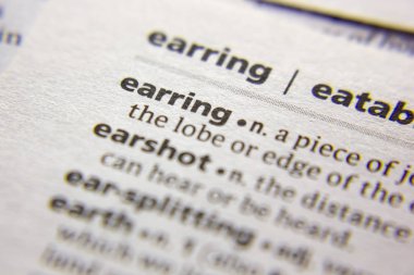 Sözlükte kelime veya cümle küpe.