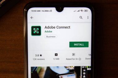 İvanovsk, Rusya-07 Temmuz 2019: akıllı telefon veya tablet ekranında Adobe Connect uygulaması.