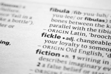 Sözlükte Sözcük veya Tümcecik Fickle.