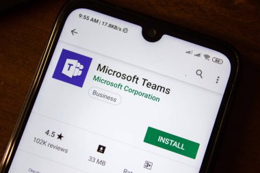 Ivanovsk, Rusya - 07 Temmuz 2019: Akıllı telefon veya tablet ekranında Microsoft Teams uygulaması.