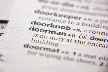 Sözlükte Sözcük veya tümcecik Kapıcı.