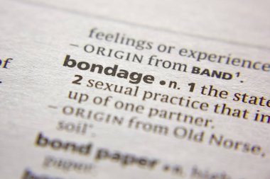 Bir sözlükte kelime veya cümle esaret.