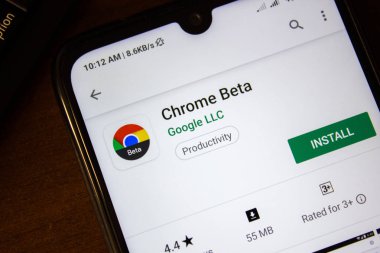 İvanovsk, Rusya-07 Temmuz 2019: Smartphone veya tablet ekranda krom Beta uygulaması.