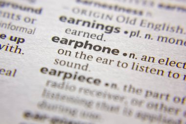 Sözlükte Sözcük veya tümcecik Kulaklık.