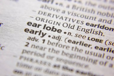 Sözlükte kelime veya ifade Kulak lobu.