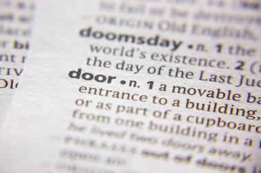 Sözlükte Sözcük veya tümcecik Kapı.