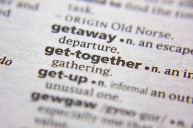 Sözlükte bir araya gelme sözcüğü veya tümceciği.