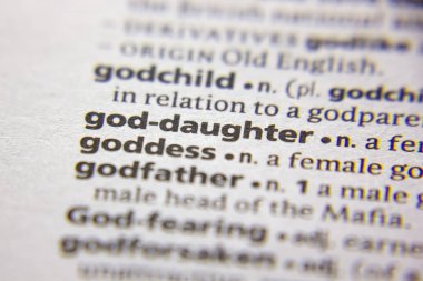 Sözlükte Tanrı-kız sözcüğü.