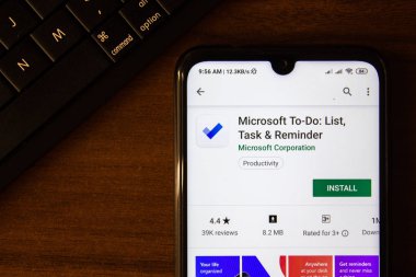 Ivanovsk, Rusya - 07 Temmuz 2019: Microsoft Yapılacaklar Listesi görevi ve akıllı telefon veya tablet gösteriminde hatırlatma uygulaması.