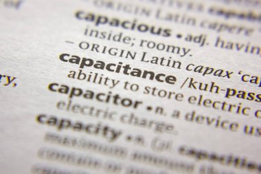 Sözlükteki sözcük veya tümcecik Kapasitans.