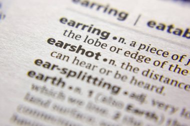 Sözlükte Earshot sözcüğü veya tümceciği.