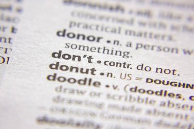 Sözlükte olmayan sözcük veya tümcecik.