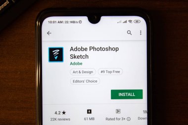 Ivanovsk, Rusya - 07 Temmuz 2019: Akıllı telefon veya tablet ekranında Adobe Photoshop Sketch uygulaması.