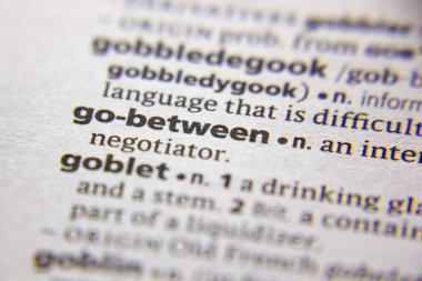 Sözlükte Sözcük veya tümcecik Go-between.