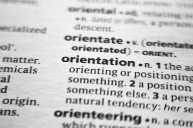 Sözlükte sözcük veya tümcecik Yönlendirmesi.