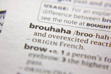 Sözlükte Brouhaha sözcüğü veya tümceciği.