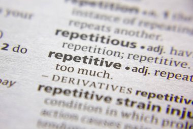 Sözlükte Yinelenen Sözcük veya tümcecik.