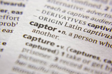 Sözlük içinde kelime veya cümle Captor.