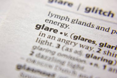 Kelime veya cümle bir sözlükte parlama.