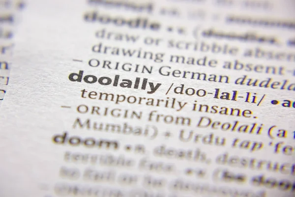 Kelime veya cümle Doolally bir sözlük. — Stok fotoğraf