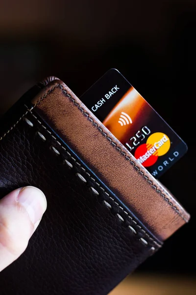 Ryazan, Russia - February 27, 2018: Credit or debit card of Mastercard brand in a leather wallet. — Stock Photo, Image