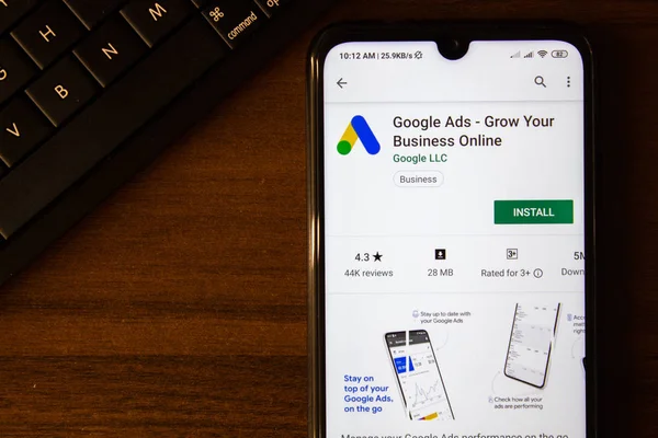 Ivanovsk, Russie - 07 juillet 2019 : Google Ads - Faites croître votre entreprise Application en ligne sur l'écran du smartphone ou de la tablette . — Photo