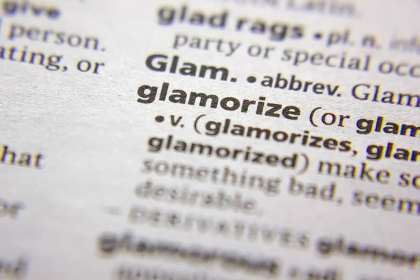 Palabra o frase Glamorizar en un diccionario . — Foto de Stock