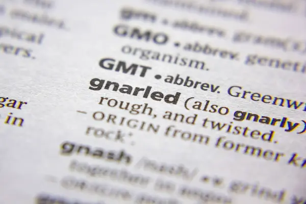 Palavra ou frase Gnarled em um dicionário . — Fotografia de Stock