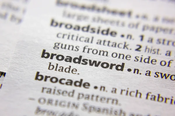 Palavra ou frase Broadsword em um dicionário . — Fotografia de Stock