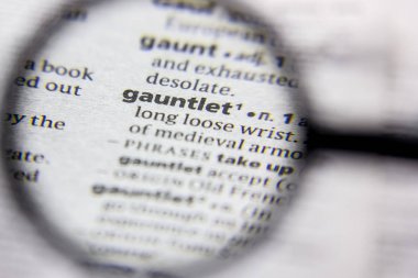 Sözlükte kelime veya ifade Gauntlet.
