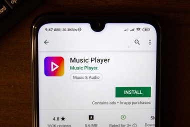 İvanovsk, Rusya-07 Temmuz 2019: Smartphone veya tabletin ekranında müzik çalar uygulaması.