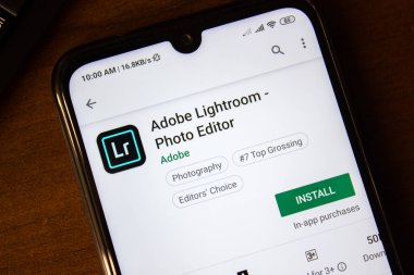 İvanovsk, Rusya-07 Temmuz 2019: akıllı telefon veya tabletin ekranında Adobe Lightroom Photo Editor uygulaması.