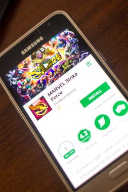 Ryazan, Rusya - 04 Mayıs 2018: Marvel Strike Force mobil app cep telefonu görüntüleme.