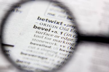 Sözlükte kelime veya cümle eğim verme.