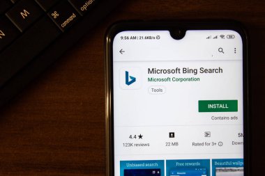 Ivanovsk, Rusya - 07 Temmuz 2019: Microsoft Bing Arama uygulaması akıllı telefon veya tablet ekranında.