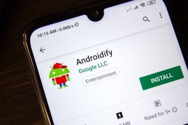 Ivanovsk, Rusya - 21 Temmuz 2019: Akıllı telefon ekranındaki uygulamayı Androidimize et.