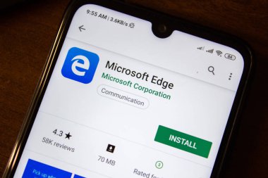 Ivanovsk, Rusya - 07 Temmuz 2019: Microsoft Edge uygulaması akıllı telefon veya tablet ekranında.