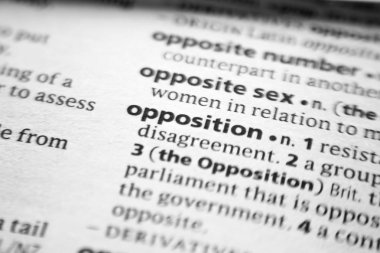 Kelime veya cümle bir sözlük muhalefet.