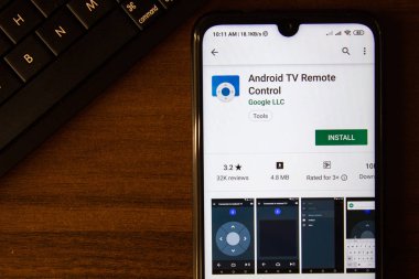 Ivanovsk, Rusya - 07 Temmuz 2019: Android TV Uzaktan Kumanda uygulaması akıllı telefon veya tablet ekranında.
