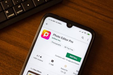 İvanovsk, Rusya-26 Haziran 2019: Smartphone ekranında Photo Editor Pro uygulaması.