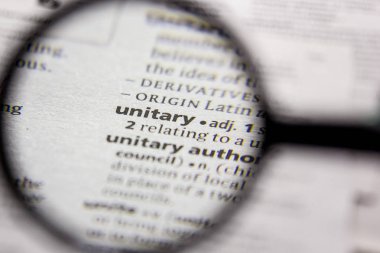 Sözlük içinde sözcük veya ifade üniter.