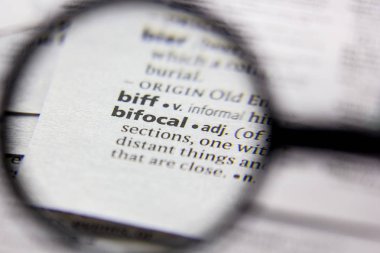 Kelime veya ifade Bifocal bir sözlük.