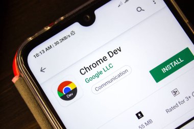 İvanovsk, Rusya-21 Temmuz 2019: Smartphone ekranında Chrome dev uygulaması.