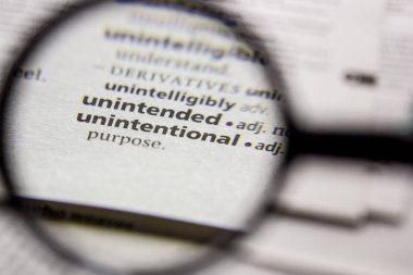 Sözcük veya ifade bir sözlükte kasıtsız.