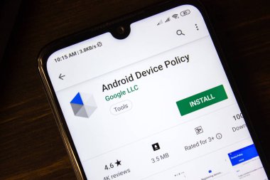 İvanovsk, Rusya-21 Temmuz 2019: Smartphone ekranında Android Cihaz Politikası uygulaması.