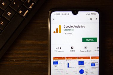 İvanovsk, Rusya-21 Temmuz 2019: akıllı telefonun ekranında Google Analytics uygulaması.