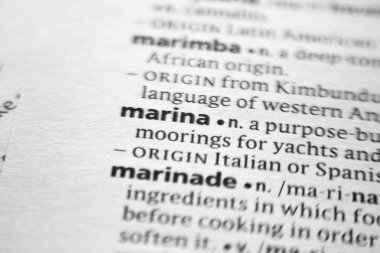 Kelime veya cümle Marina bir sözlük.