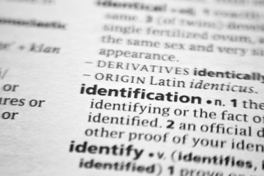 Sözlükte Word veya tümcecik tanımlama.